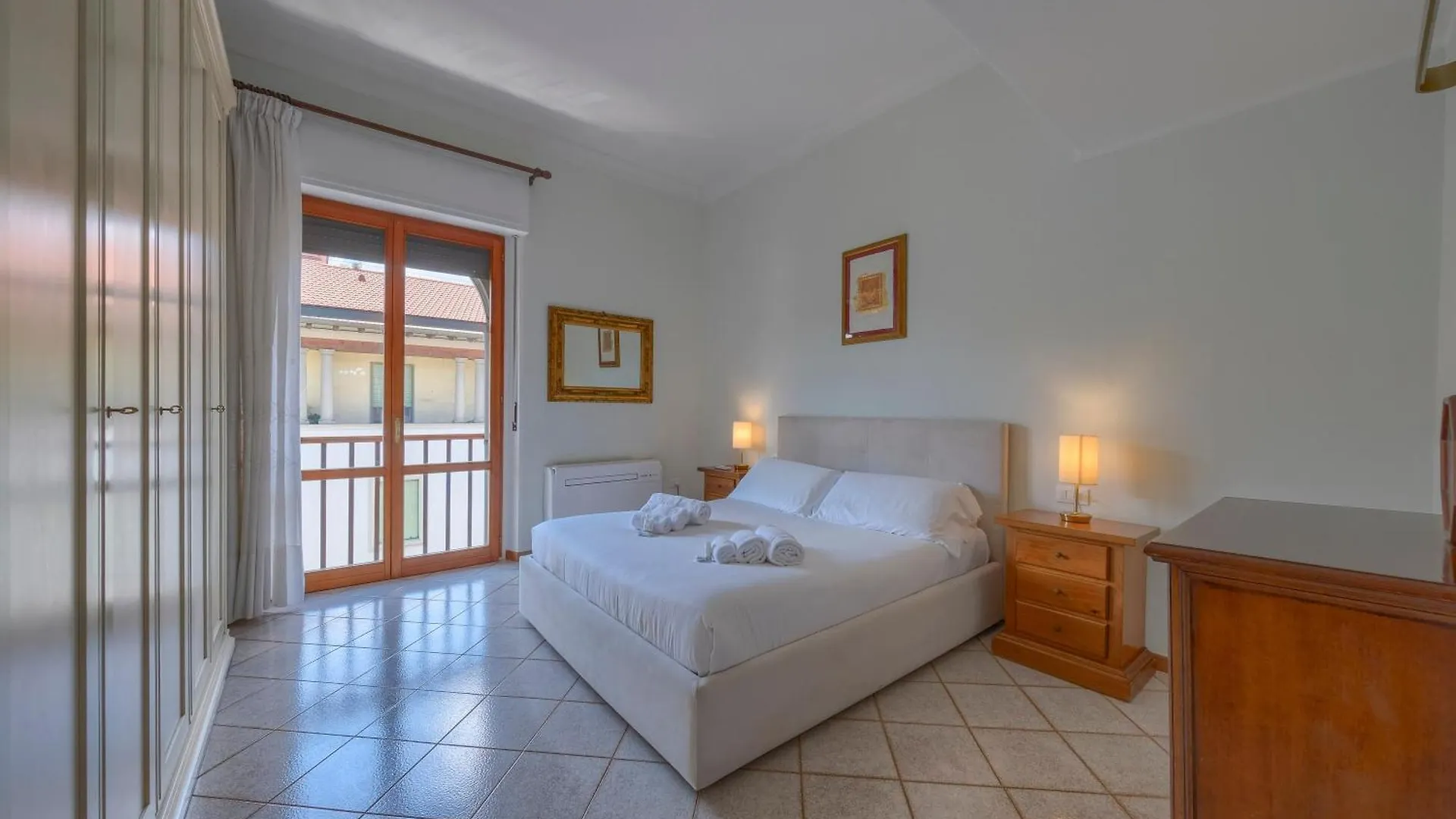 Romantic Home - Charm Ed Eleganza Nel Cuore Di Firenze 0*, Florens Italien